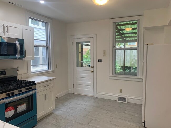 Building Photo - Incredible Shadyside Home!