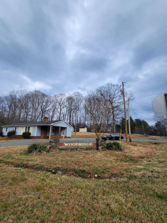 Building Photo - Ready to Move in