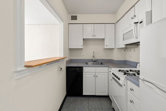 Building Photo - 21 Bowdoin St