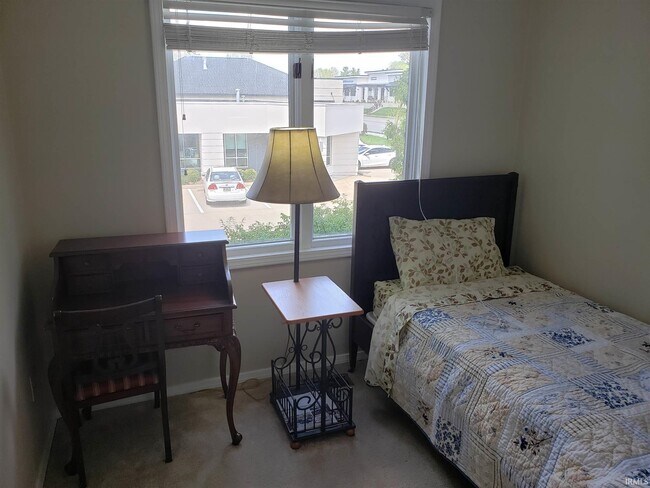 Building Photo - 1204 S College Mall Rd