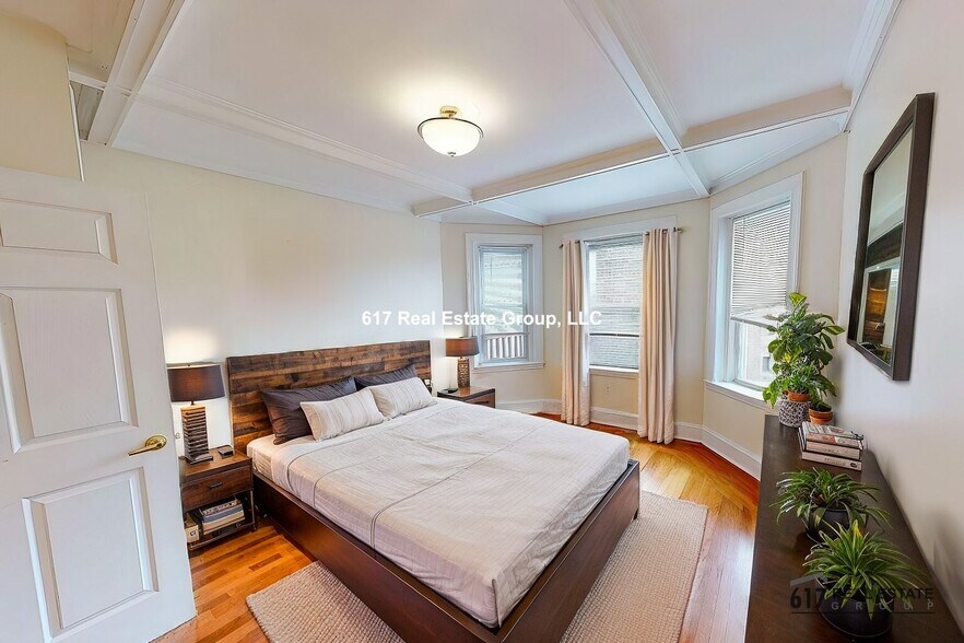 Building Photo - 73 Thatcher St