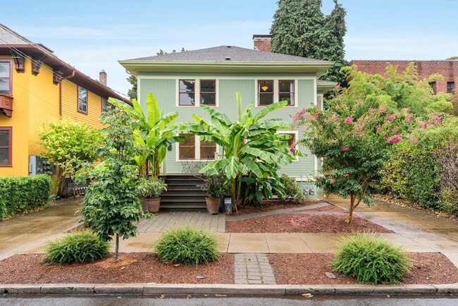 Primary Photo - $300 off 1st month! Beautiful 2-bdrm/1-bat...