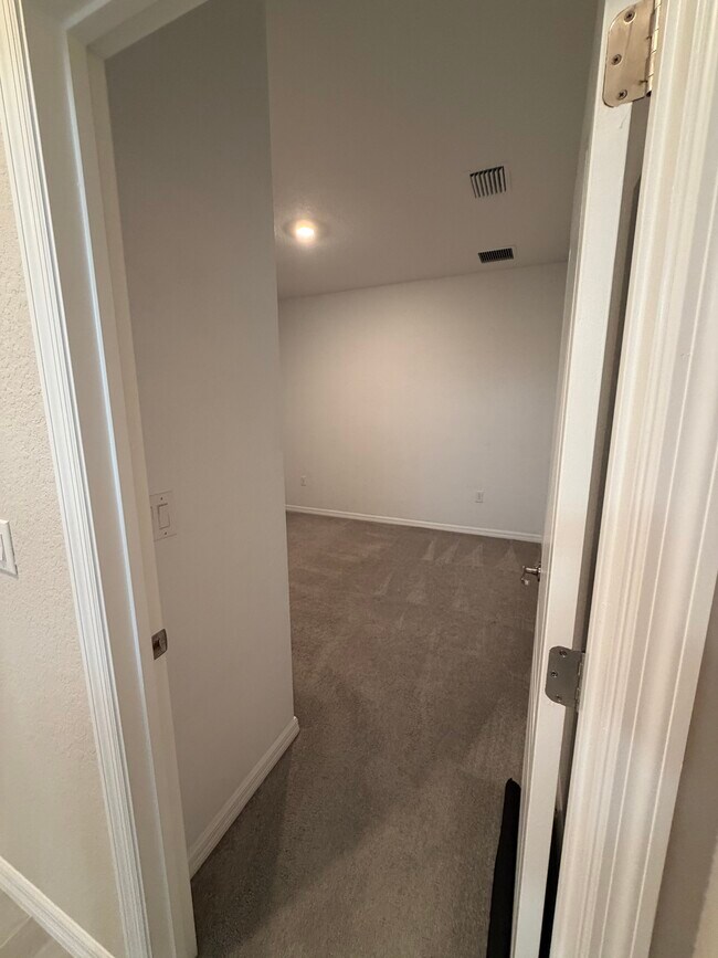 Building Photo - 11815 Bluebird Pl