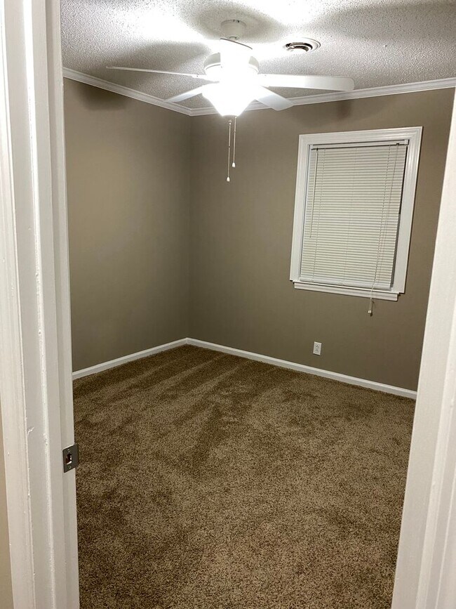 Building Photo - Nice 3BR Condo in Huntington Ridge