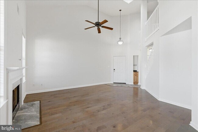 Building Photo - 1304F Garden Wall Cir