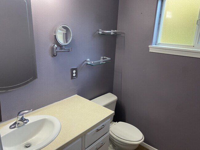 Building Photo - 348 Cockle St SW