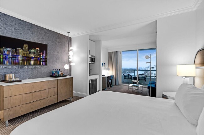 Building Photo - 4401 Collins Ave