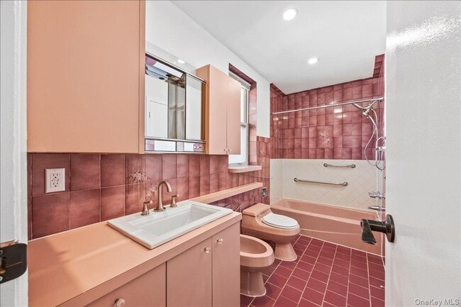 Building Photo - 124 Alexander Ave