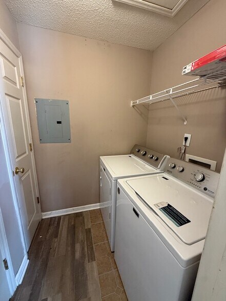 Building Photo - 5000 Lawndale Dr