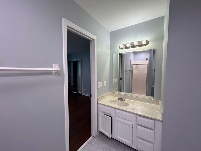 Building Photo - 219 Hickory Forge Dr