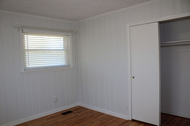 Building Photo - 3 Bedroom 2 bath W/ Bonus In Hammond Hills
