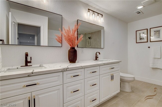 Building Photo - 2685 S Tenaya Way