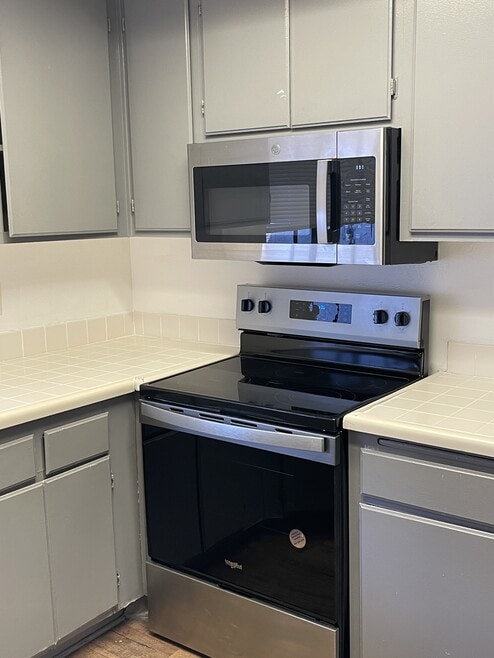 Building Photo - 707 S Webster Ave