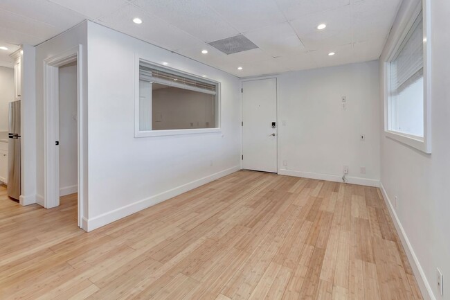 Building Photo - 14771 Plaza Dr