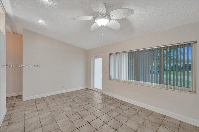 Building Photo - 4928 SW 24th Ave