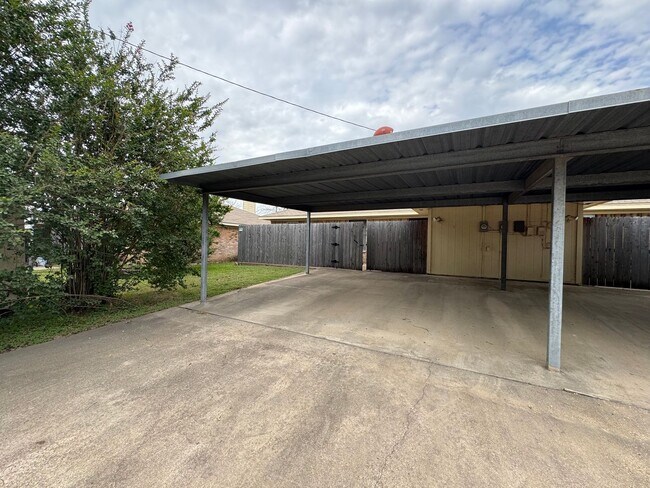 Building Photo - Midway ISD Duplex