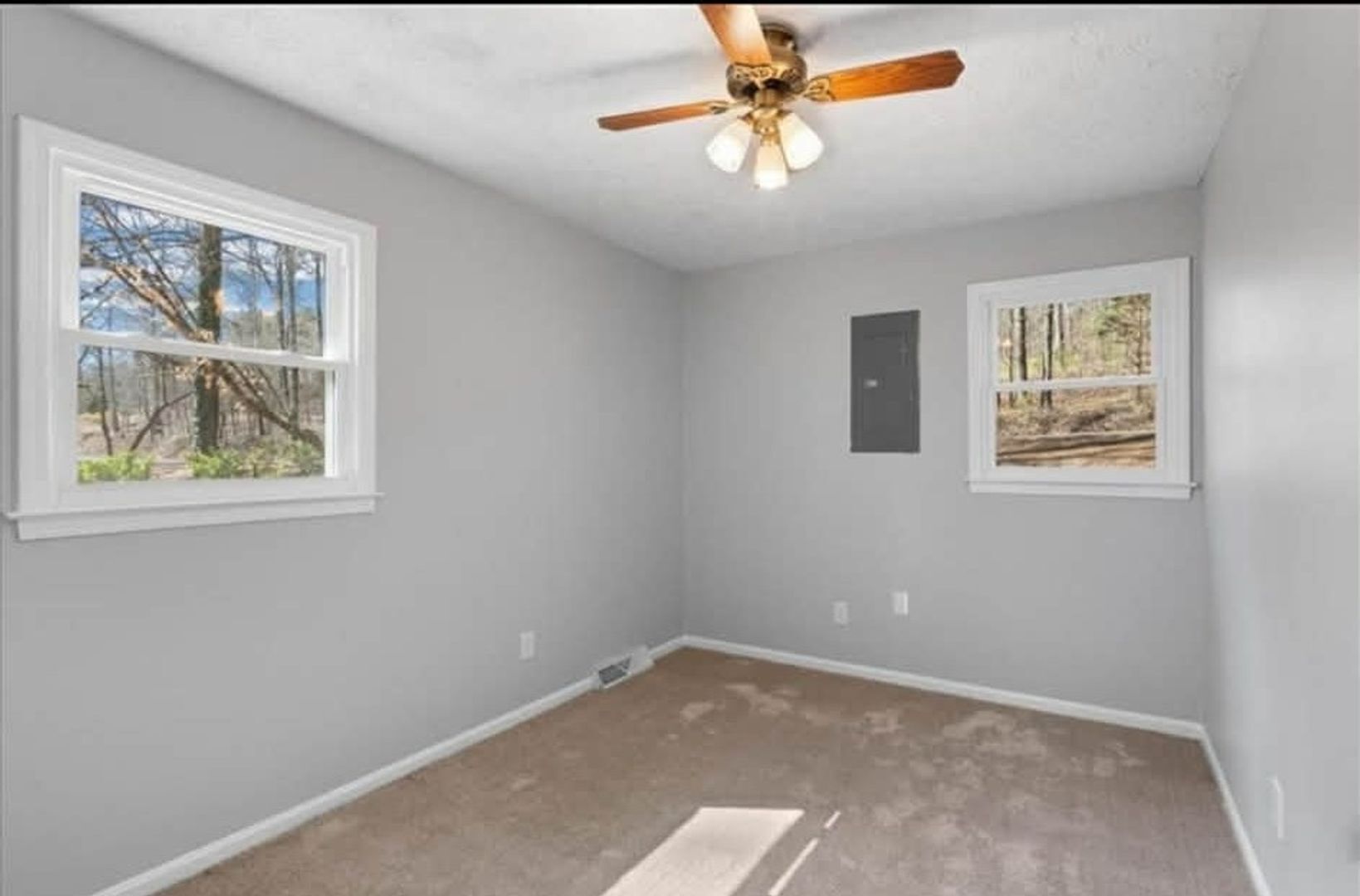 Building Photo - 11 Ridgeview Dr SE