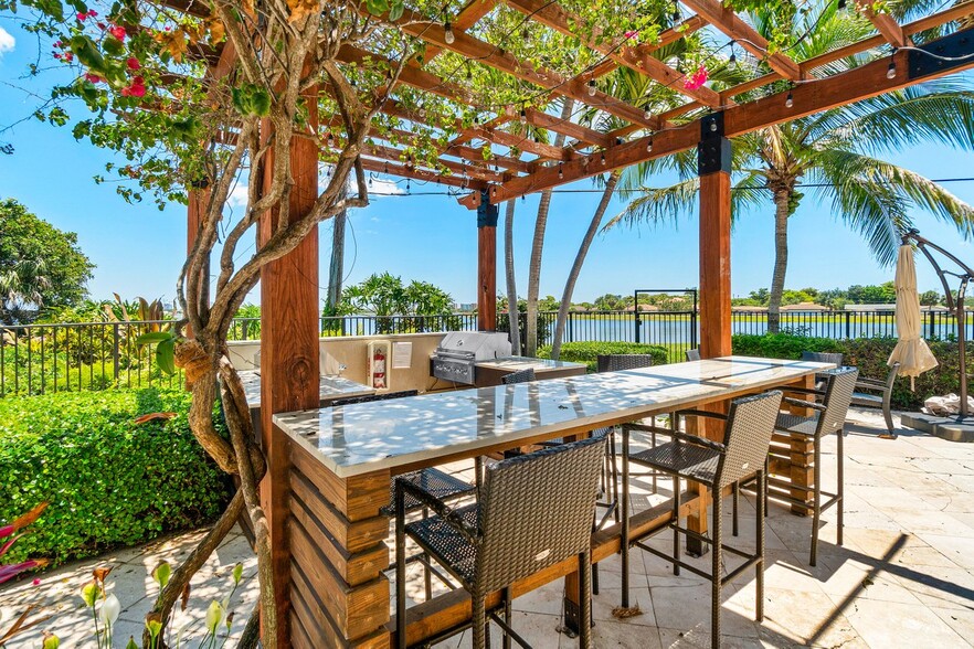 Building Photo - 1830 Embassy Dr