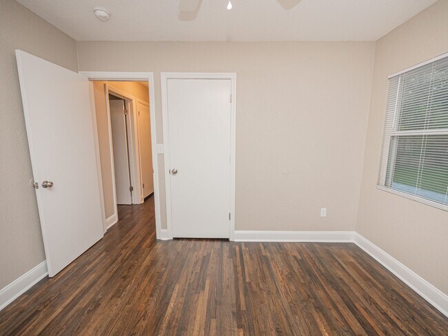 Building Photo - 1512 E Fern Rd