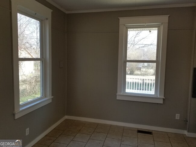 Building Photo - 215 Shannon Cir NE