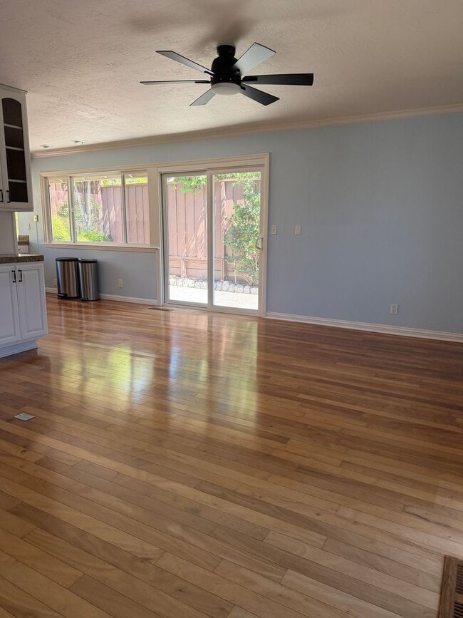 Building Photo - 5447 Anselmo Ct