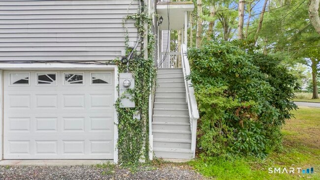 Building Photo - 815 S Pine Creek Rd