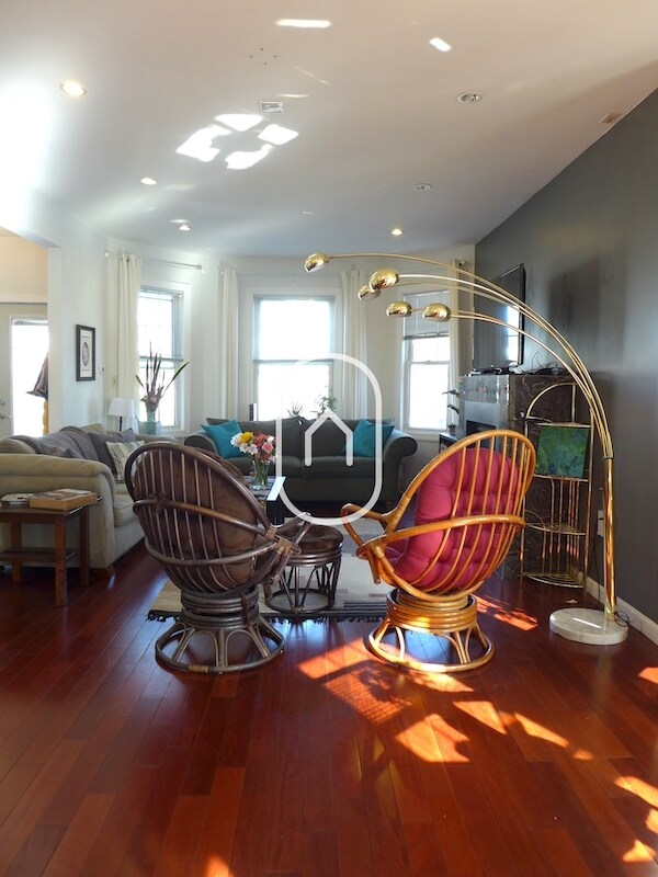 Building Photo - 26 Turner St