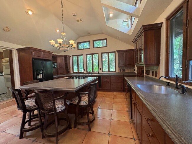 Building Photo - 3 Bed 2 Bath Home in Golfview