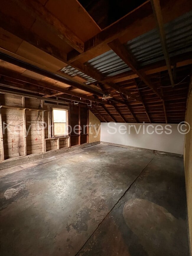 Building Photo - Charming Two Bedroom House near Downtown V...
