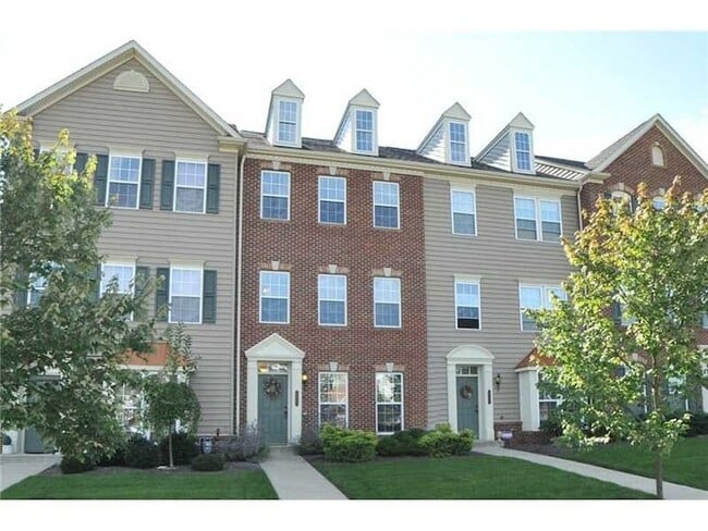 Primary Photo - 704 Park Plaza E