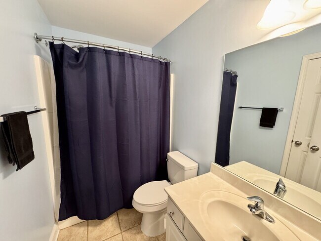 Building Photo - 2 bedroom townhome in Seneca