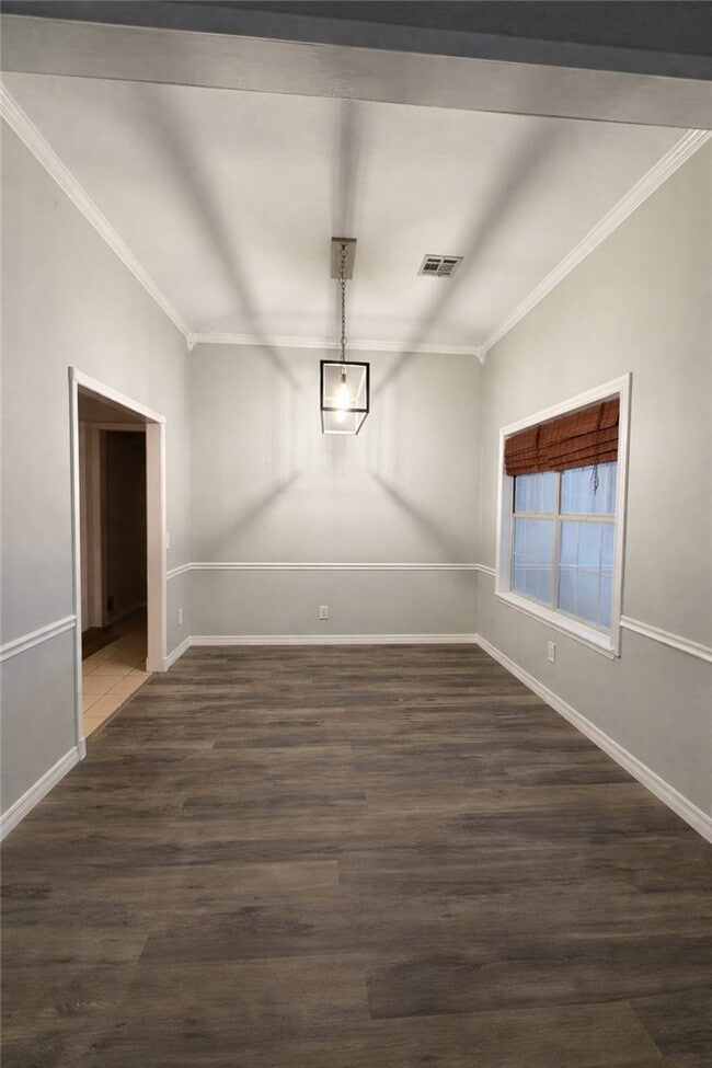 Building Photo - 220 Bluff Dr
