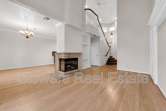 Building Photo - 424 Sutton Cir