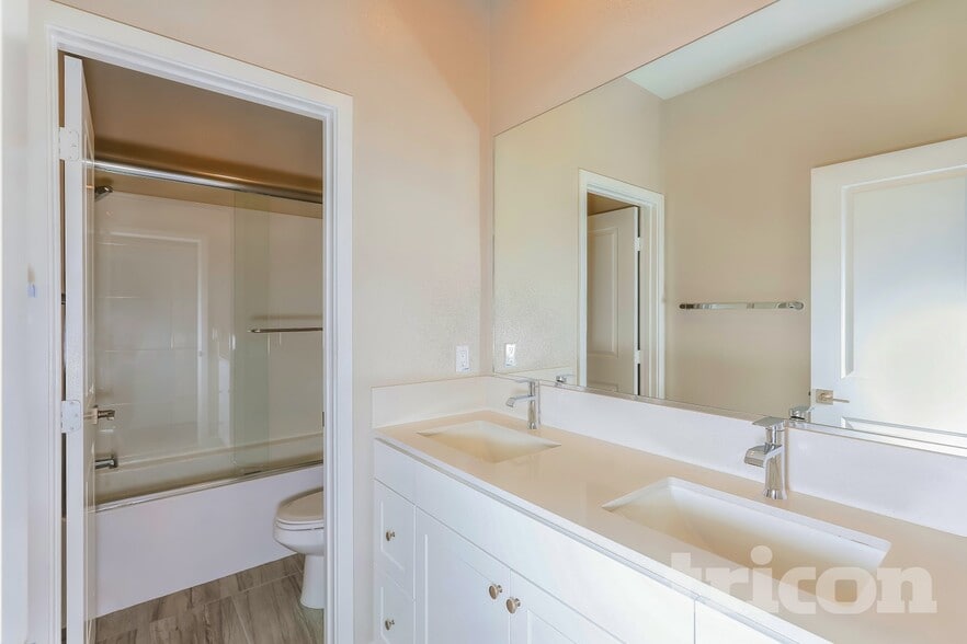 Building Photo - 24706 Amor Ct