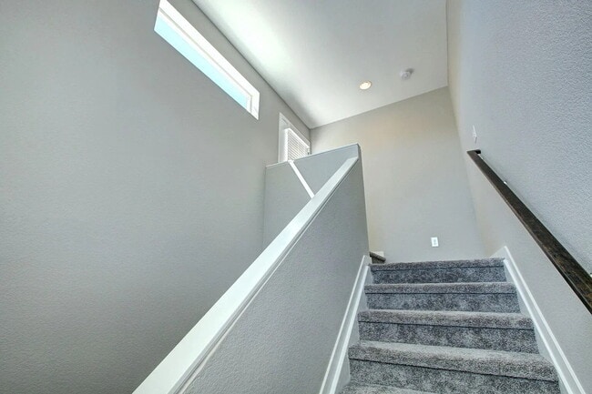 Building Photo - "Charming 2-Bedroom Retreat with 2 Full Baths and Spacious 1793 sq ft Layout in Castle Rock!"