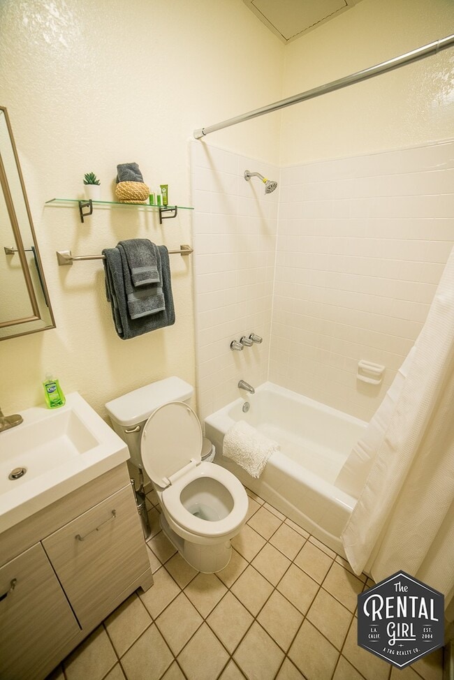 Building Photo - 26 Breeze Ave