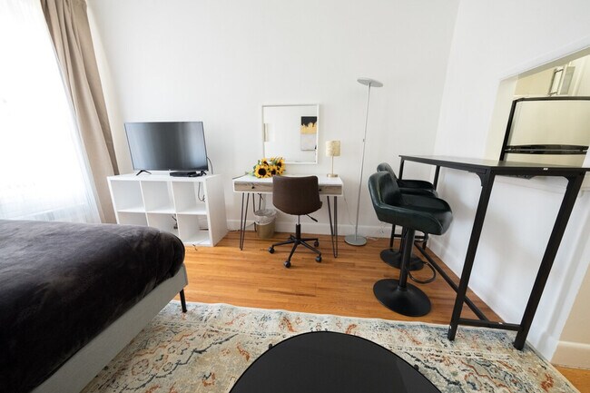 Building Photo - 346 E 76th St