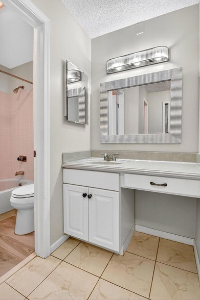 Building Photo - 4866 Dovewood Cir