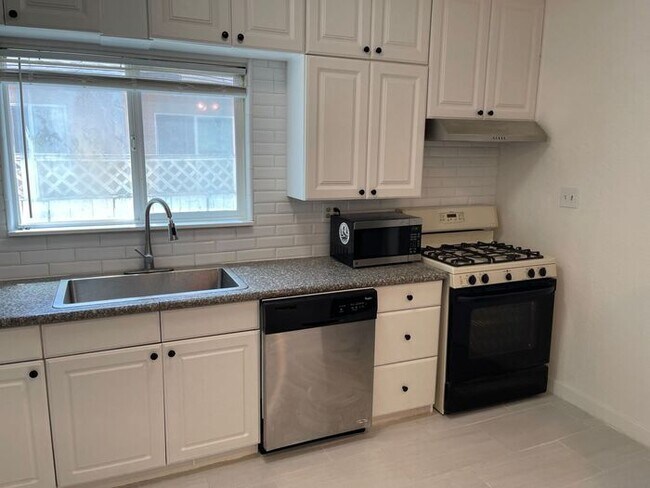 Building Photo - Coming Soon Modesto Renovated 3 Bedroom 1 ...
