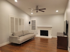 Building Photo - 716 Valley Crest Dr