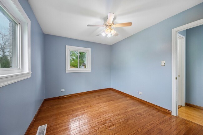 Building Photo - 670 Lakeview Ln