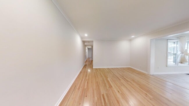 Building Photo - Cute one level home inside the Loop