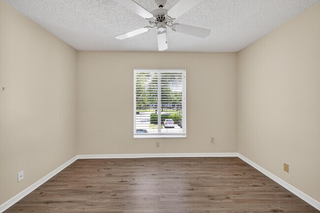 Building Photo - 2512 SE Anchorage Cove