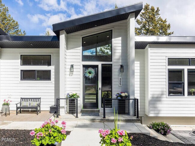 Building Photo - 255 Matterhorn Dr