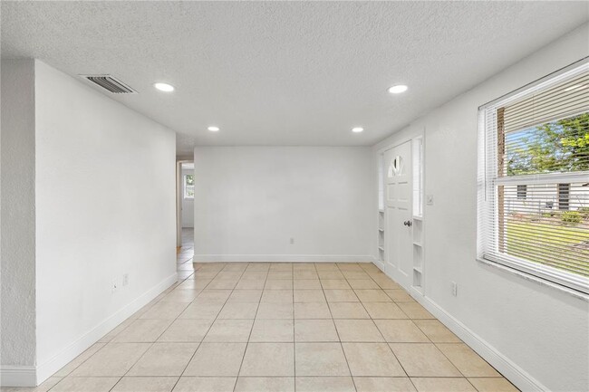 Building Photo - 10803 Hyssop St