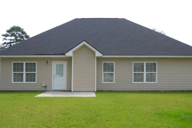 Building Photo - Welcome to The Enclave at Oak Crest!