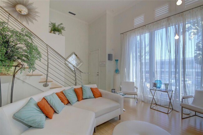 Building Photo - 505 Mandalay Ave