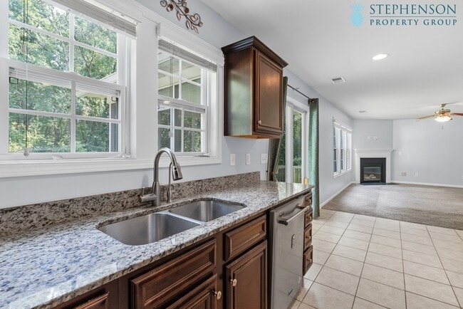 Building Photo - Remodeled and Ready!