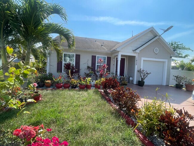 Primary Photo - 1832 SW Cameo Blvd