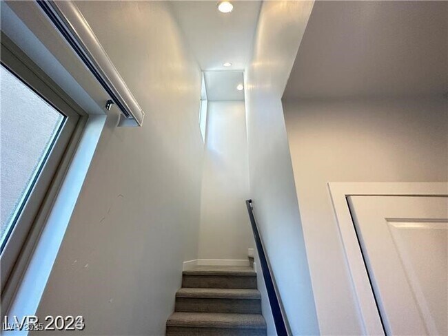 Building Photo - 11611 Earth Stone Ave